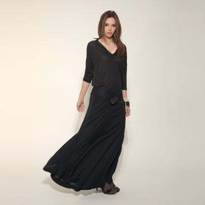 Amal - Saia Maxi de malha com cinto ponta de couro preto