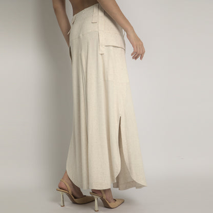 Luna - Saia maxi em malha com fendas laterais e bolsos cargo, cor off-white / preto