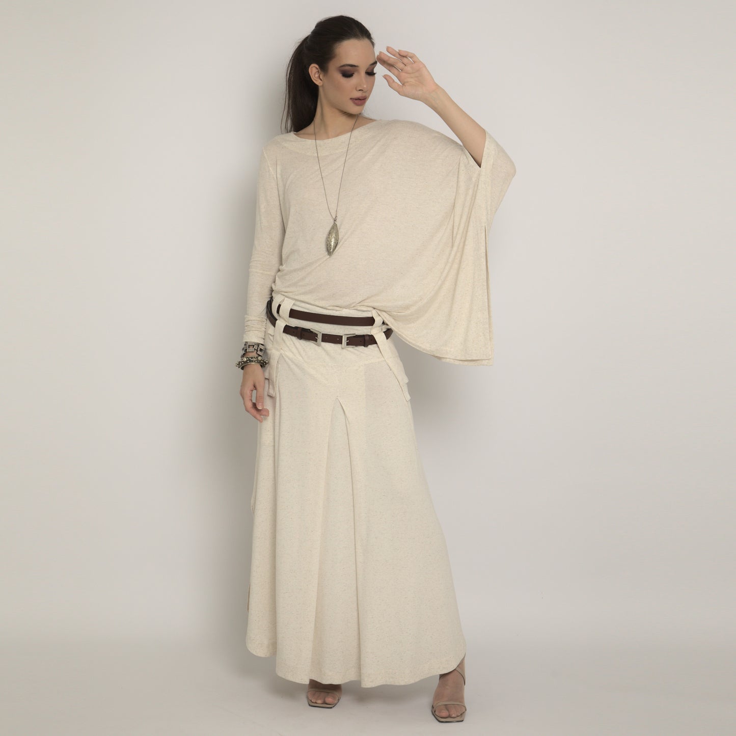Saia maxi malha off white longa feminina cargo fendas laterais