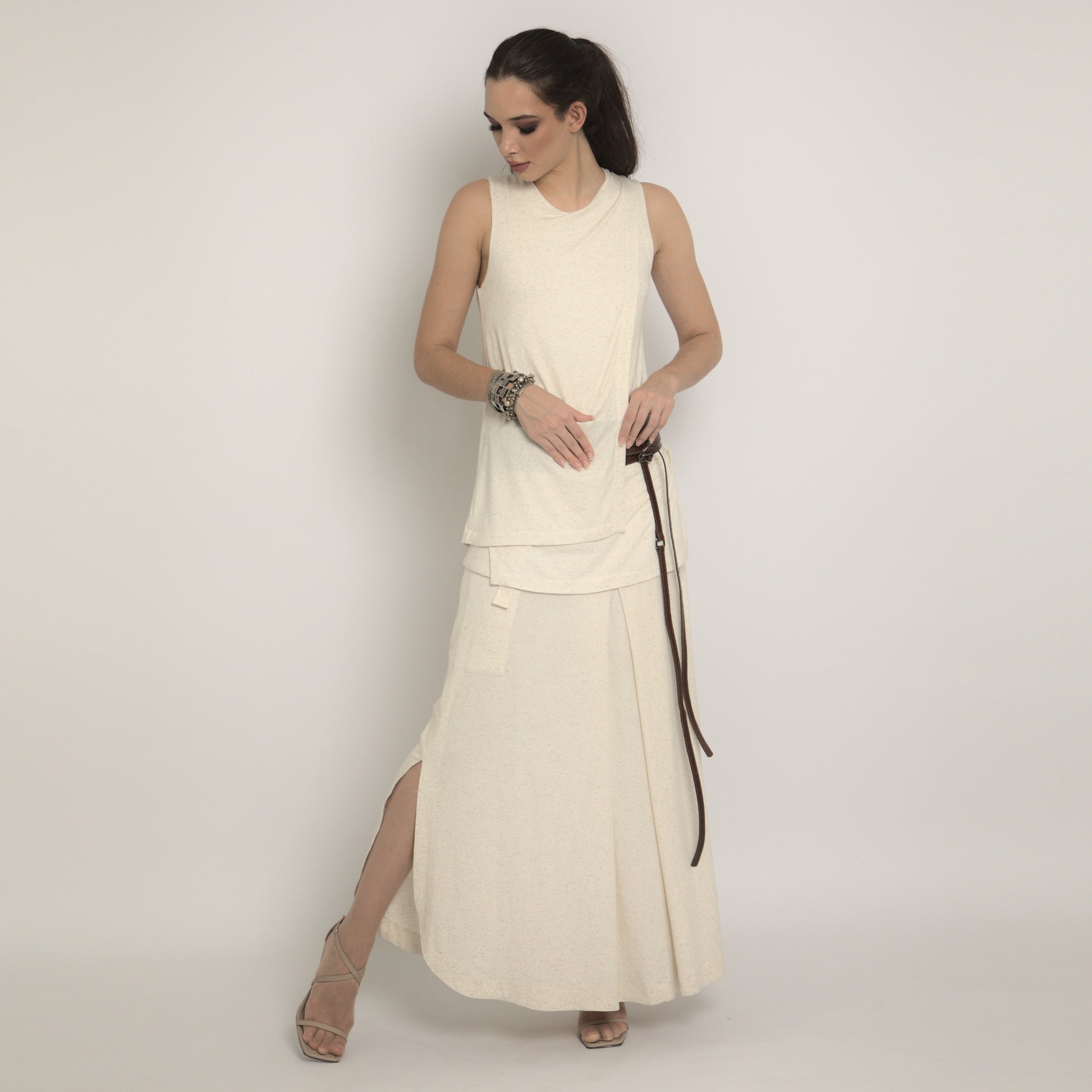 Saia maxi malha off white longa feminina cargo fendas laterais