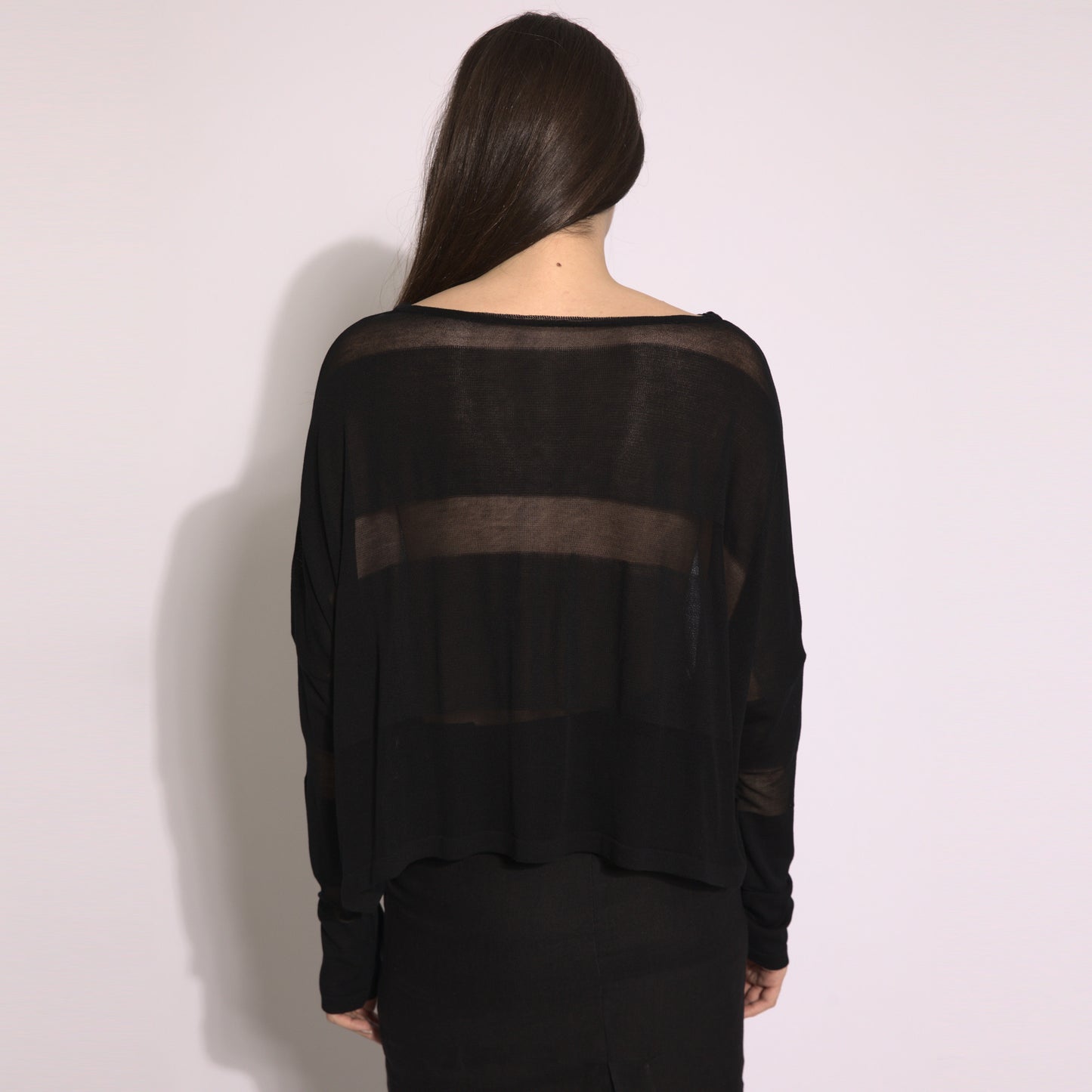 Giselle - Blusa de tricot listrada em preto com transparencias