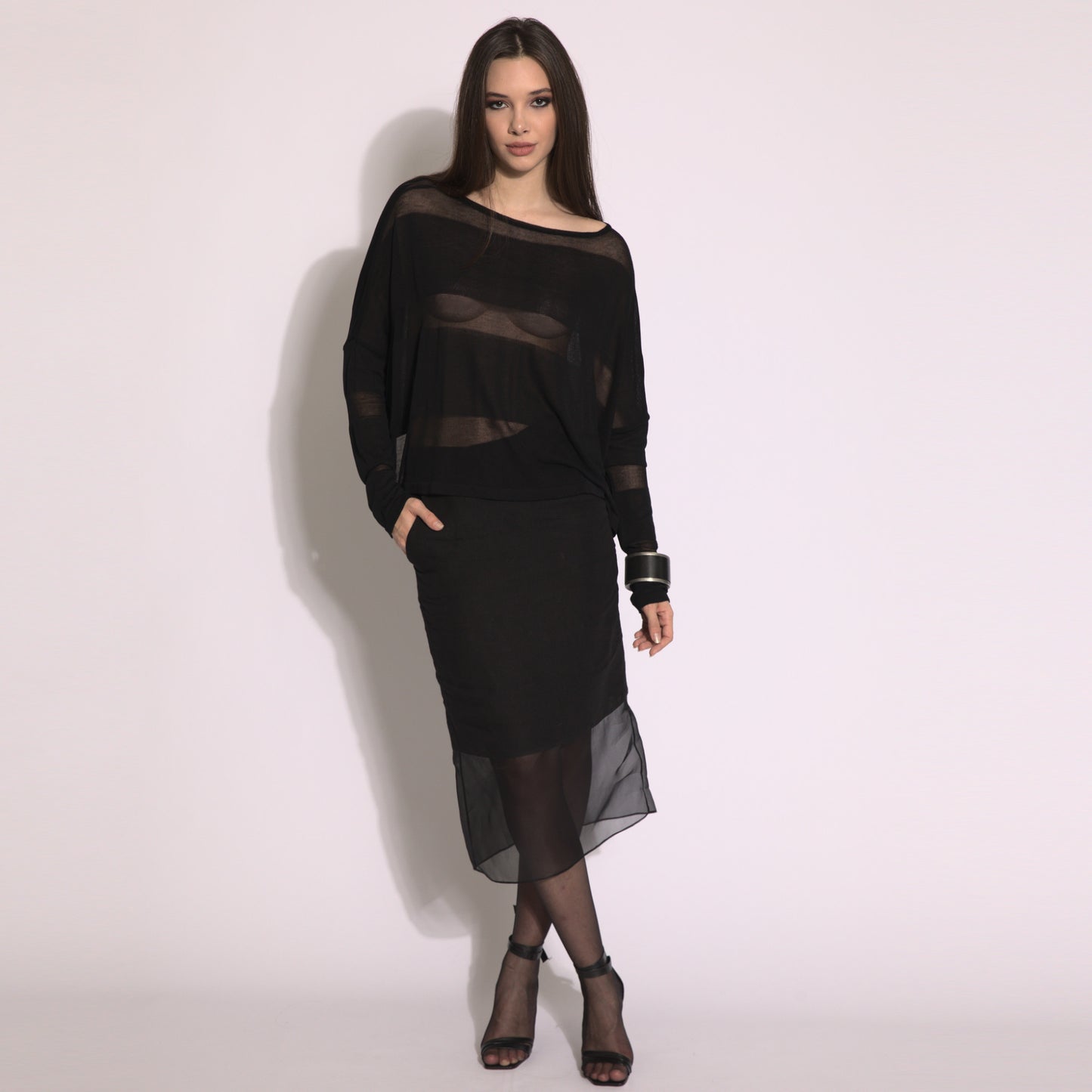 Giselle - Blusa de tricot listrada em preto com transparencias