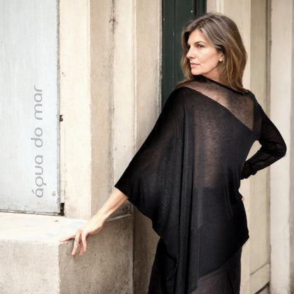 Kaya - Blusa de tricot assimétrica na cor preta com transparencia