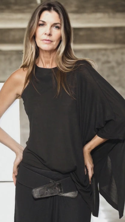 Ibiza - Blusa assimétrica com uma manga só em malha na cor preta