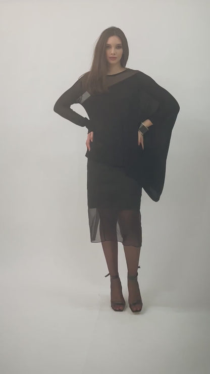 Kaya - Blusa de tricot assimétrica na cor preta com transparencia